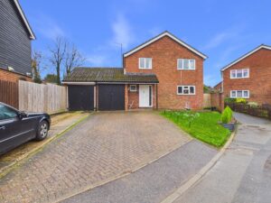 Windsor Close, Towcester, NN12
