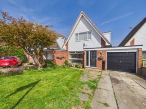 St. Lawrence Road South, Towcester, NN12