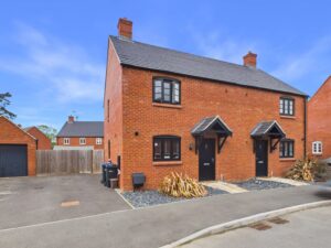Kempton Drive, Towcester, NN12